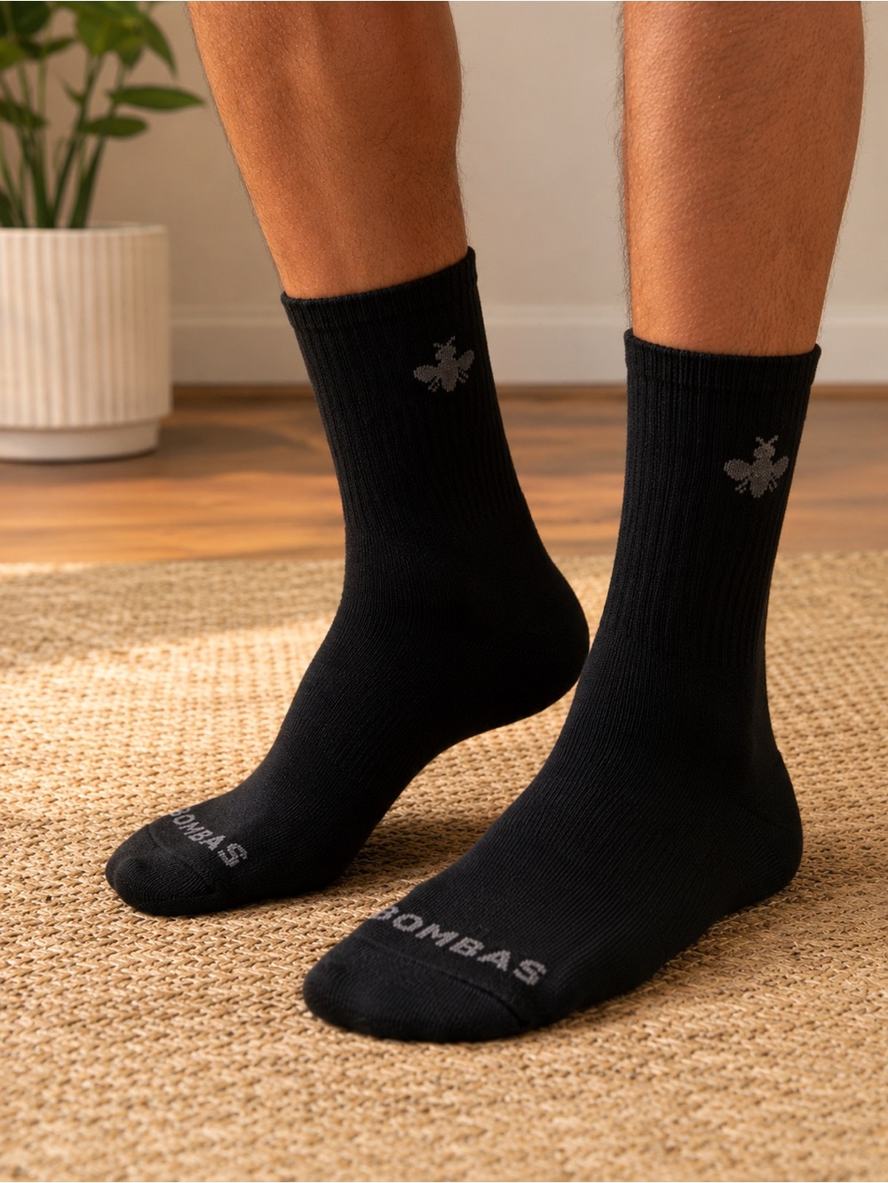 Bombas Unisex Classic Crew Socks - Black Size Medium